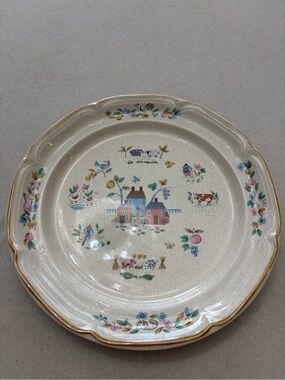 Cream Ceramic Dinner Plate with Pastoral Floral Motif